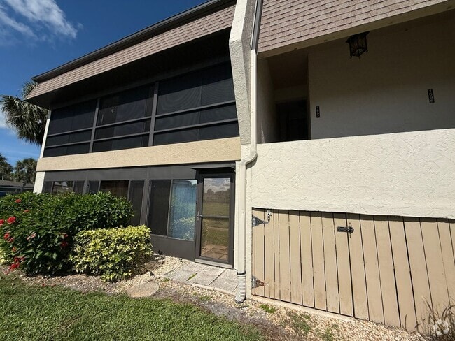 Building Photo - 2 Bedroom/2 Bathroom Available Now! 55+ An... Rental