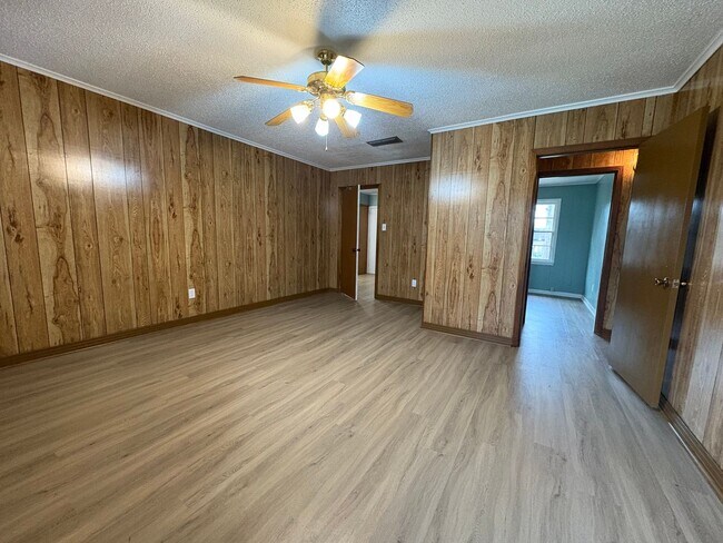 Photo - Beautiful 3 bedroom/1 bath home with Fireplace and Central HVAC!