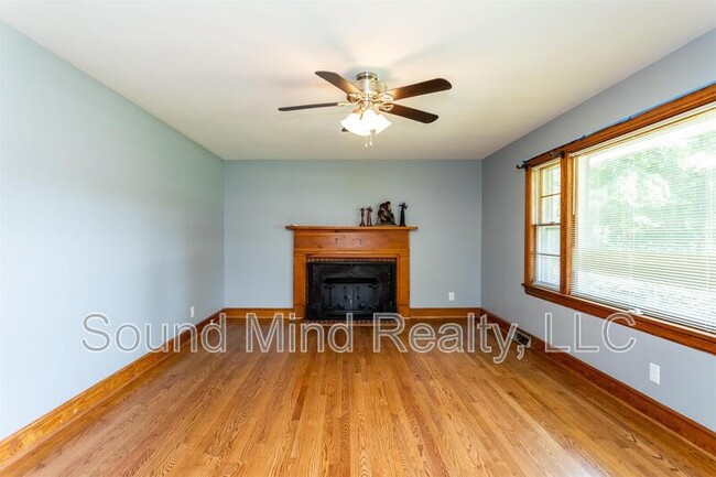 Photo - 300 Tyson Ave