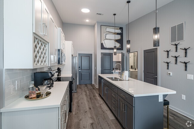 1BR, 1BA - 686SF - Kitchen