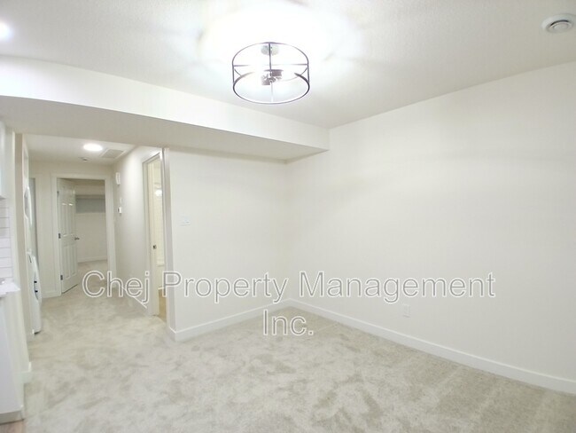 Photo - 6339 King Wynd SW Unit Lower