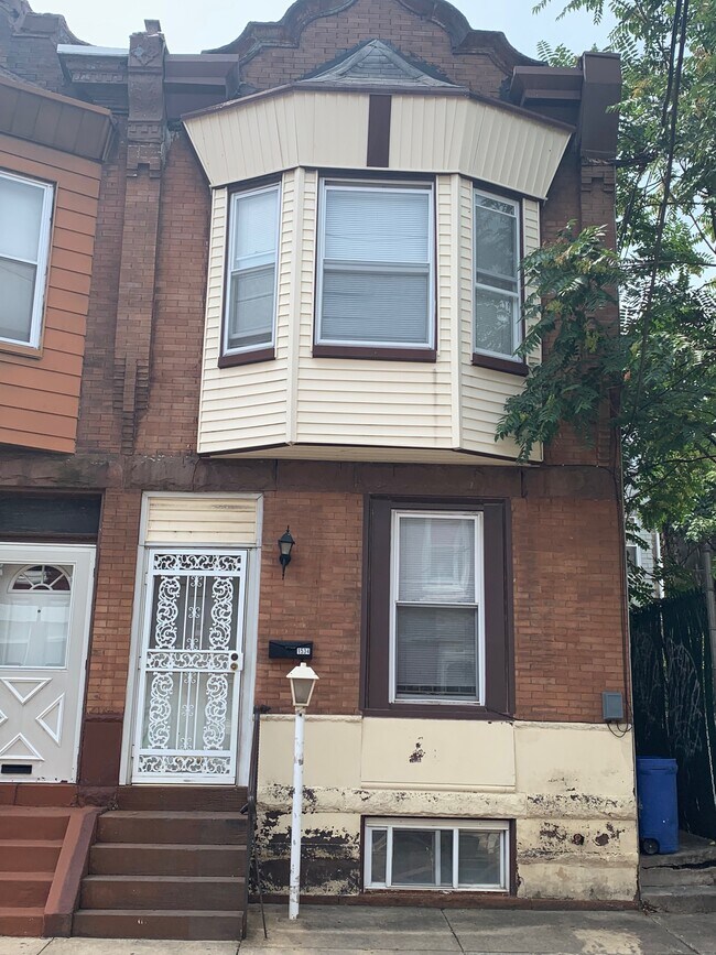 Photo - 1534 Page St