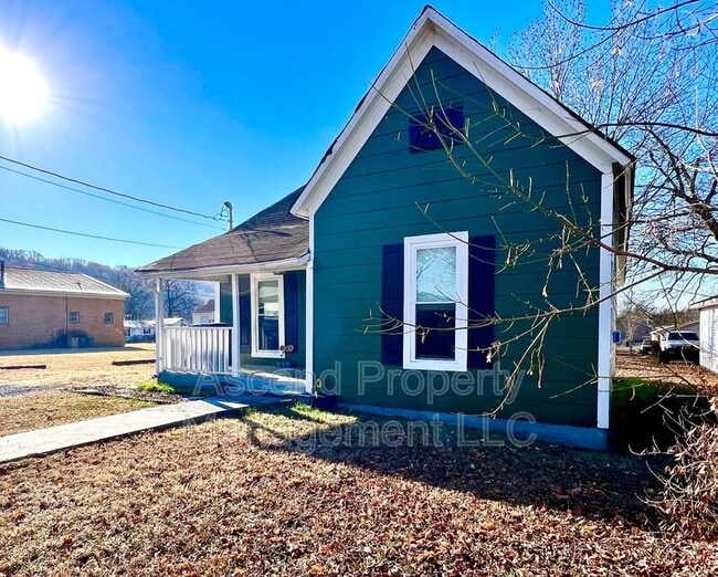 Photo - 106 W Oak St