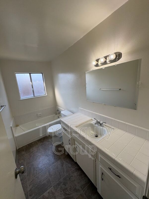 Photo - 941 S Demaree St