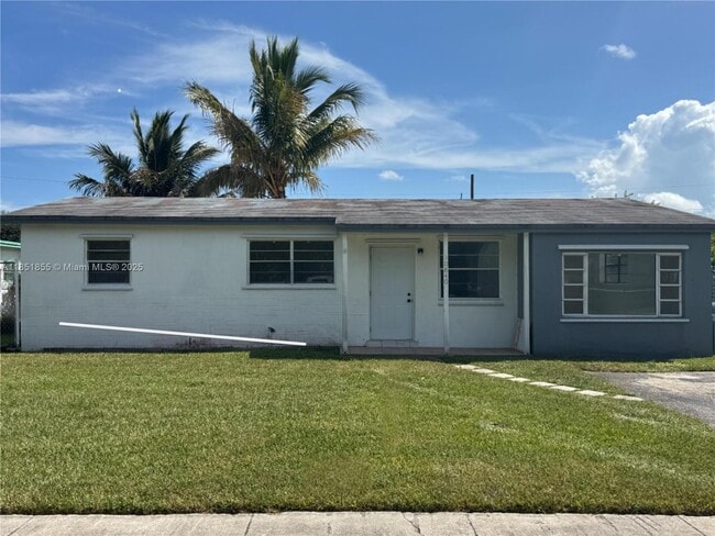 Building Photo - 10840 SW 222nd Dr Rental