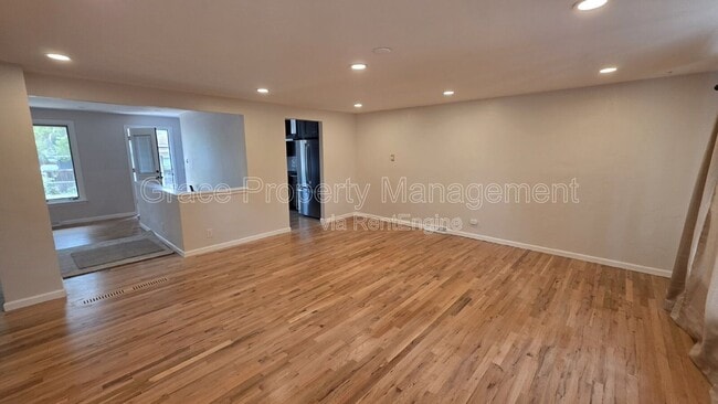 Photo - 270 Beryl Way
