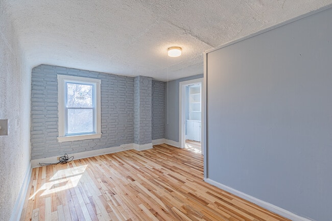 Building Photo - 383 Champlain St