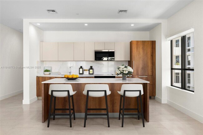 Photo - 701 Valencia Ave Unidad 704