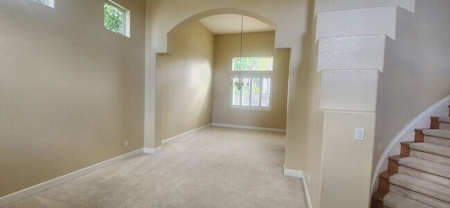 Photo - 5 Bedroom Home Behind the Gate of Wisteria Place