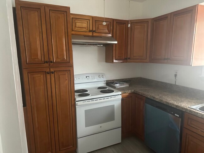 Photo - 421 Bethlehem Ct