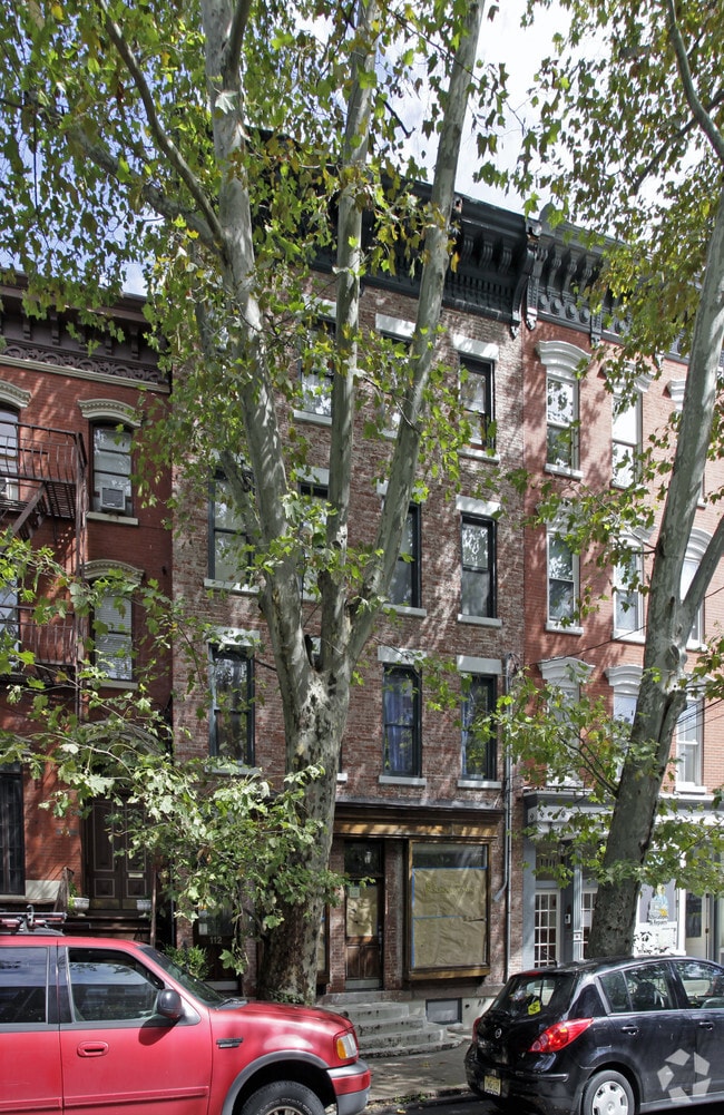 Photo - 112 Morris St Apartments