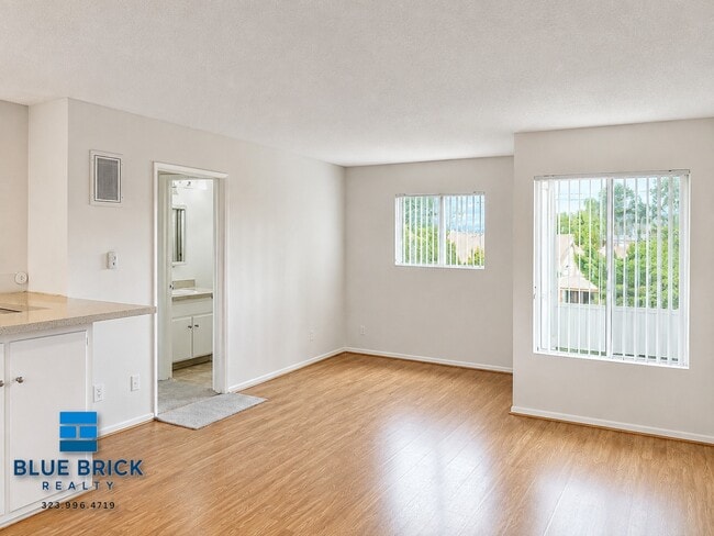 Building Photo - 6226 Craner Ave Unit 14