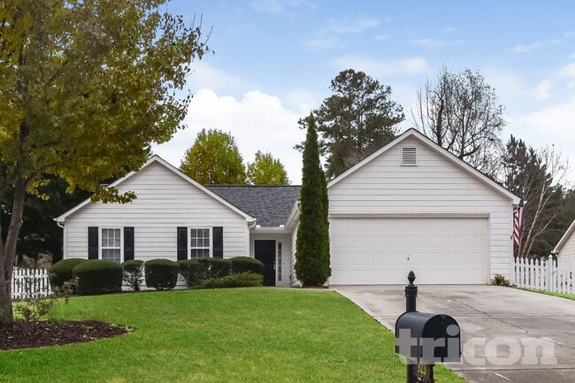Building Photo - 923 Laurel Green Ln NE