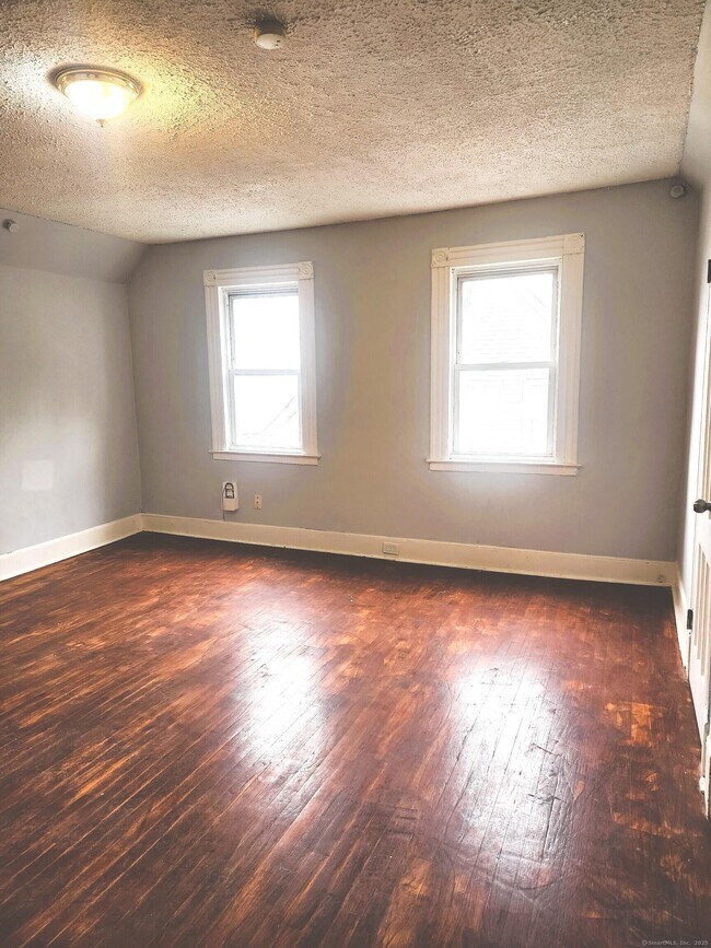 Photo - 25 Laurel St