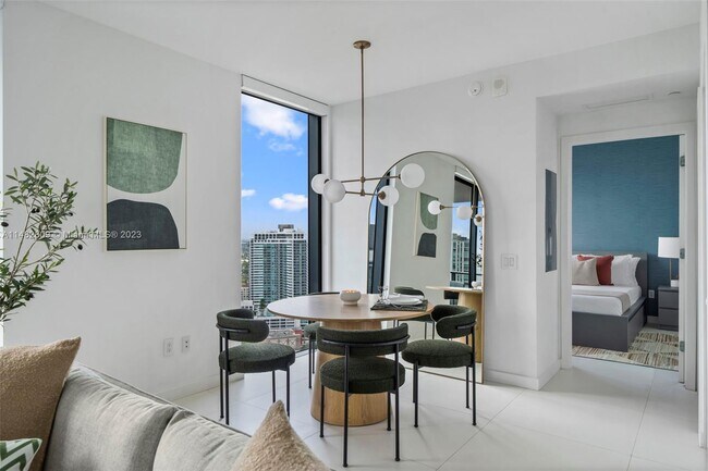 Photo - 501 NE 31st St Unidad 3409