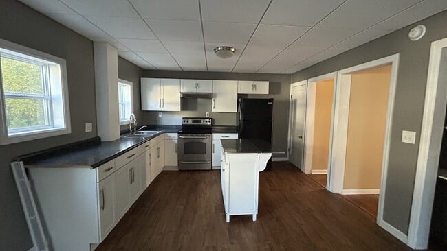 Photo - Newly updated, bright and spacious 2 bed/1... Unit B