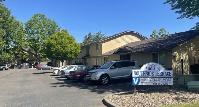 Building Photo - 1 Bedroom 1 Bath Apartment - Second Floor! Unit 3104-17