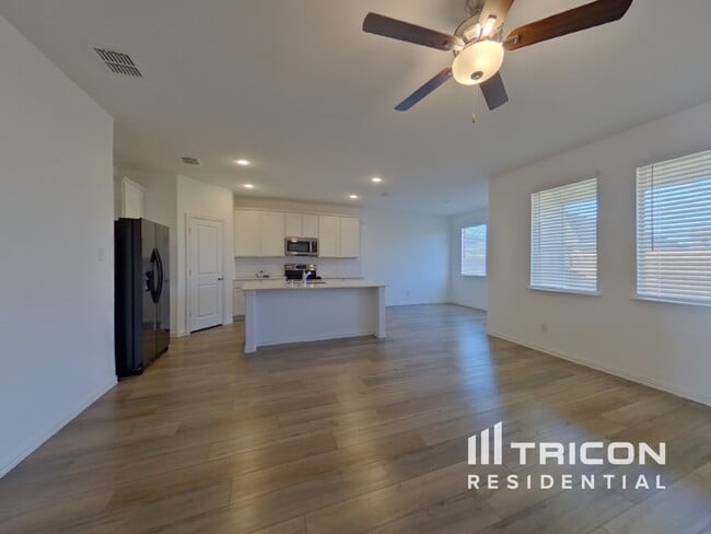 Photo - 509 Macdonald Wy