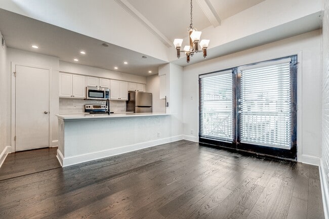 Photo - 5932 Sandhurst Ln Unit 214