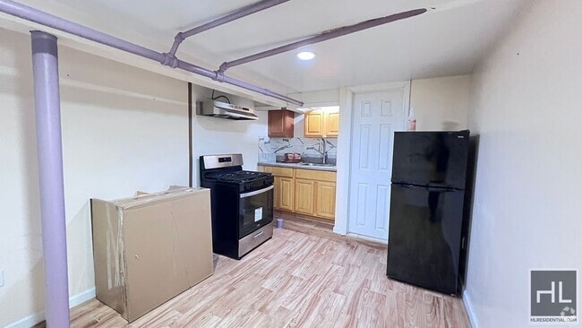 Building Photo - NEWLY RENOVATED 1 BEDROOM SEMI-BASEMNT  EA... Unit 1 Rental