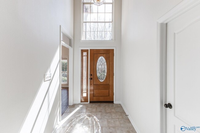 Photo - 102 Canterbury Cir