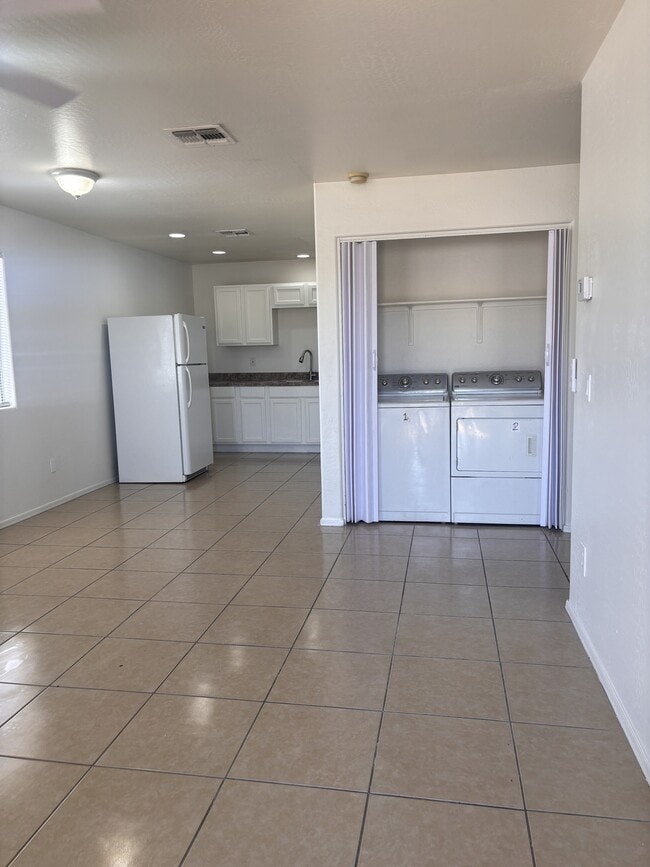 1597 W Mountain View Rd Unidad 5