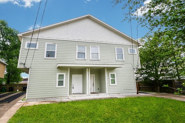 Building Photo - 2407 Ferguson Way Unit 1