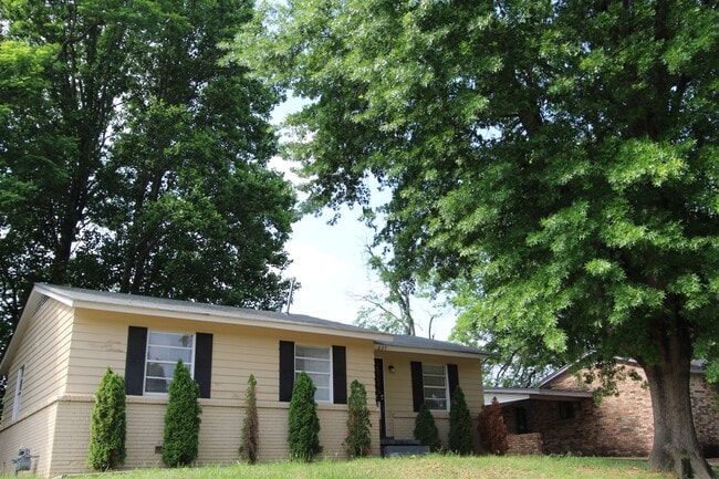 Building Photo - Charming home with 3 beds 1 bath near TO Fuller State Park