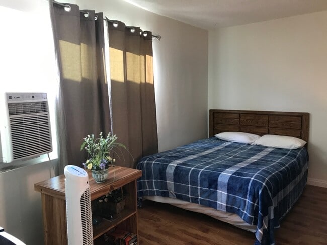 Photo - 4747 S Centinela Ave