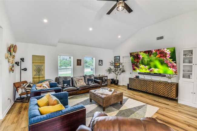 Photo - 2550 Roy Cir