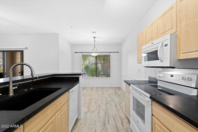 Building Photo - 9600 N 96th St Unit Apt 109