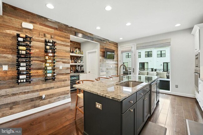 Photo - 610 Watermans Dr