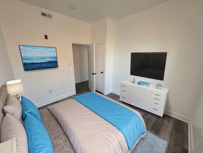 Photo - 346 N 52nd St