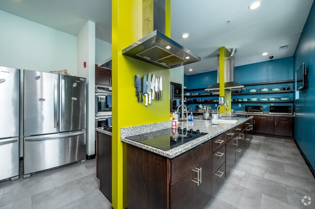Common Space - Kitchen