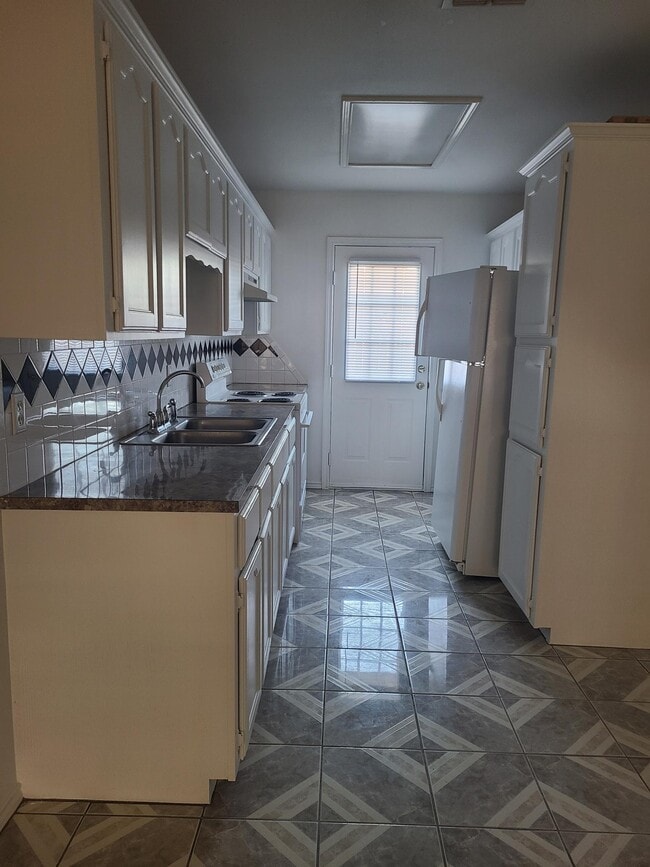 Photo - 1014 N Cross Ln Unit B