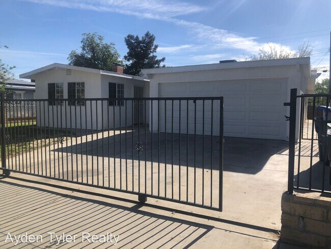 4 br, 2 bath House - 38468 3rd St E