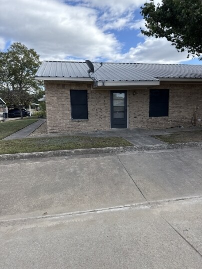 Photo - 110 N Crockett St