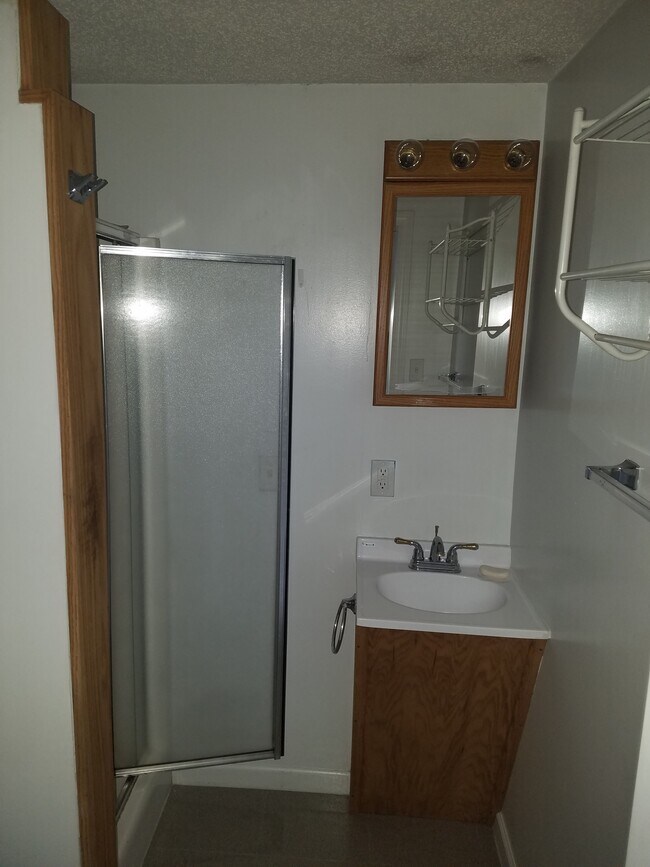 Photo - 557 W Church St