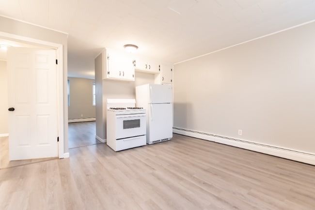 Photo - 672 N Main St Unit 2R