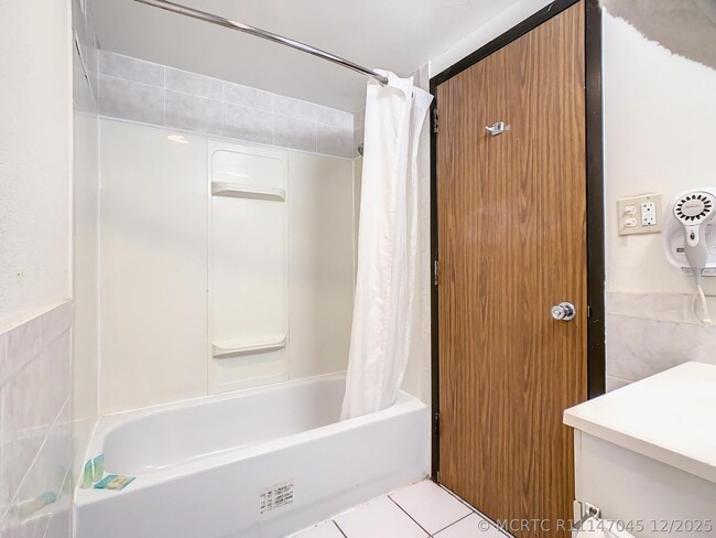 2295 E Irlo Bronson Memorial Hwy Unit 100