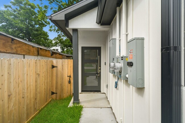 Photo - 4314 Stassen St