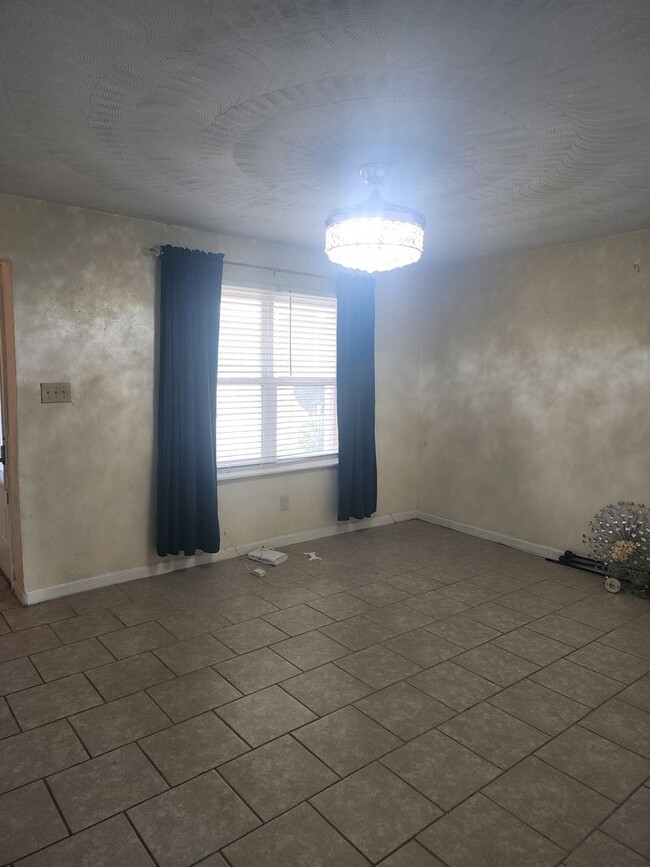 Photo - Chesapeake 3 bd, 1.5 bath