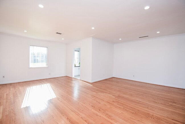 Photo - 5666 Overbrook Ln