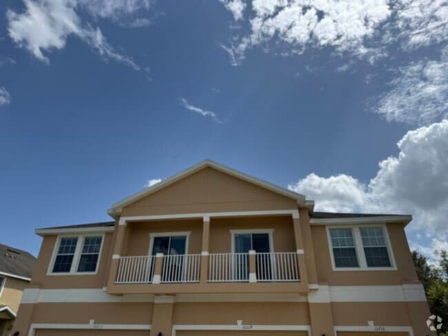 Building Photo - 2 bed 2 bath 1 Car Garage Townhome