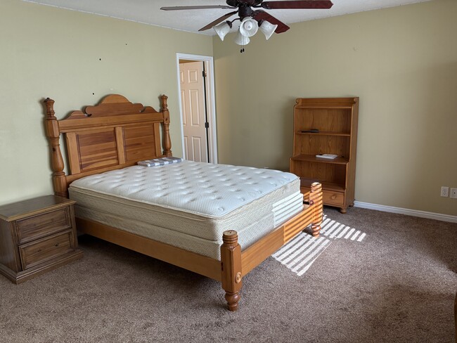 Dormitorio con cama king - 1148 Northfield Rd
