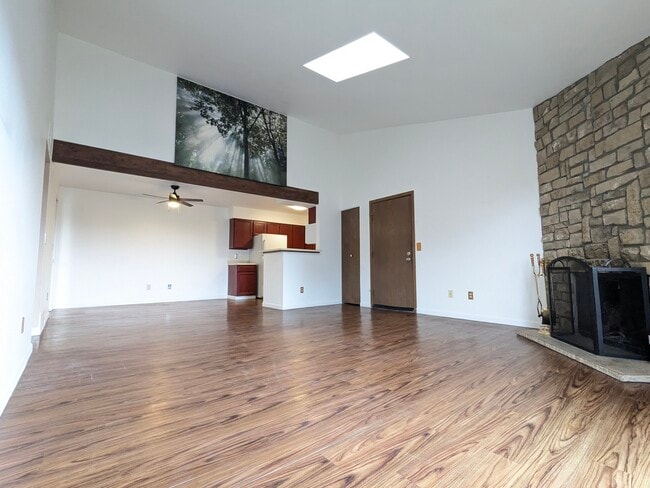 Building Photo - 333 Wright St Unit 6-305