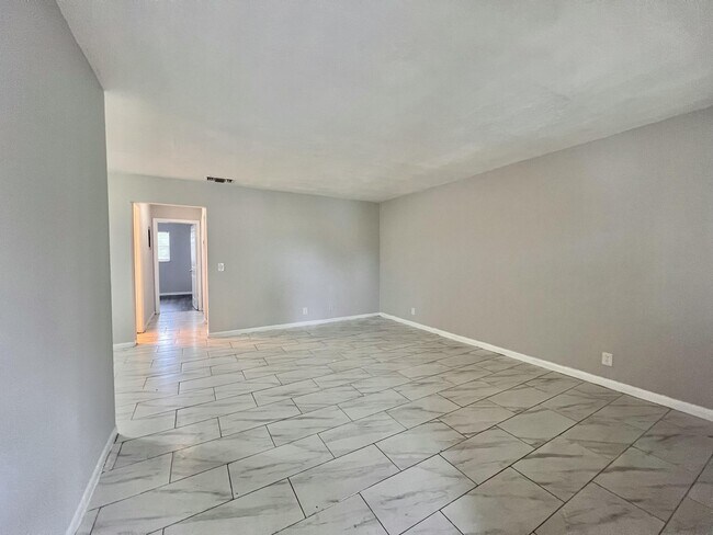 Photo - 645 SW 20th Ct Condo Unit 8