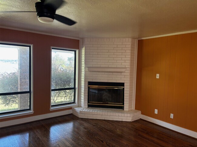 Building Photo - 377 Burke St