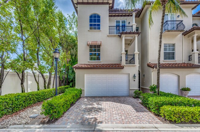 27 Marina Gardens Dr