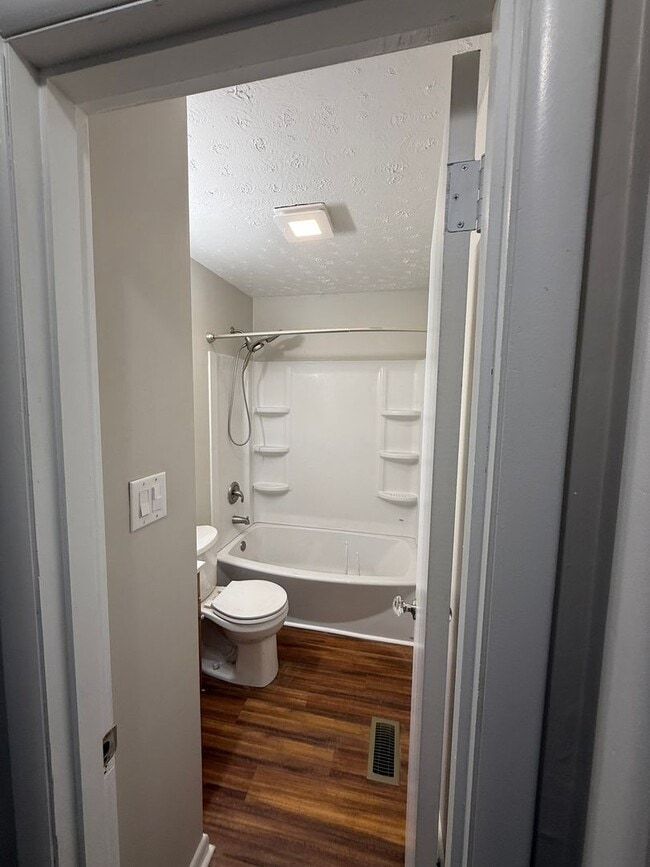 Photo - NEW RENTAL!  $1600 per month, Charming 3 bedroom, 1 bath House with fenced backyard! Heart of Sou...